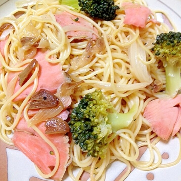 シンプルな美味しさ☆スモークサーモンのパスタ